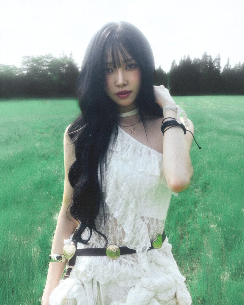 Griend Yuju - 3rd Mini Album: In Bloom (Concept Photo #1)