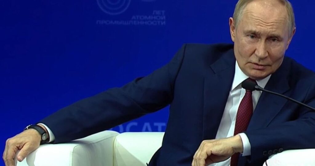 رغم مساعي ترمب.. لافروف: لا توجد خطط لعقد قمة بين بوتين وزيلينسكي حالياً