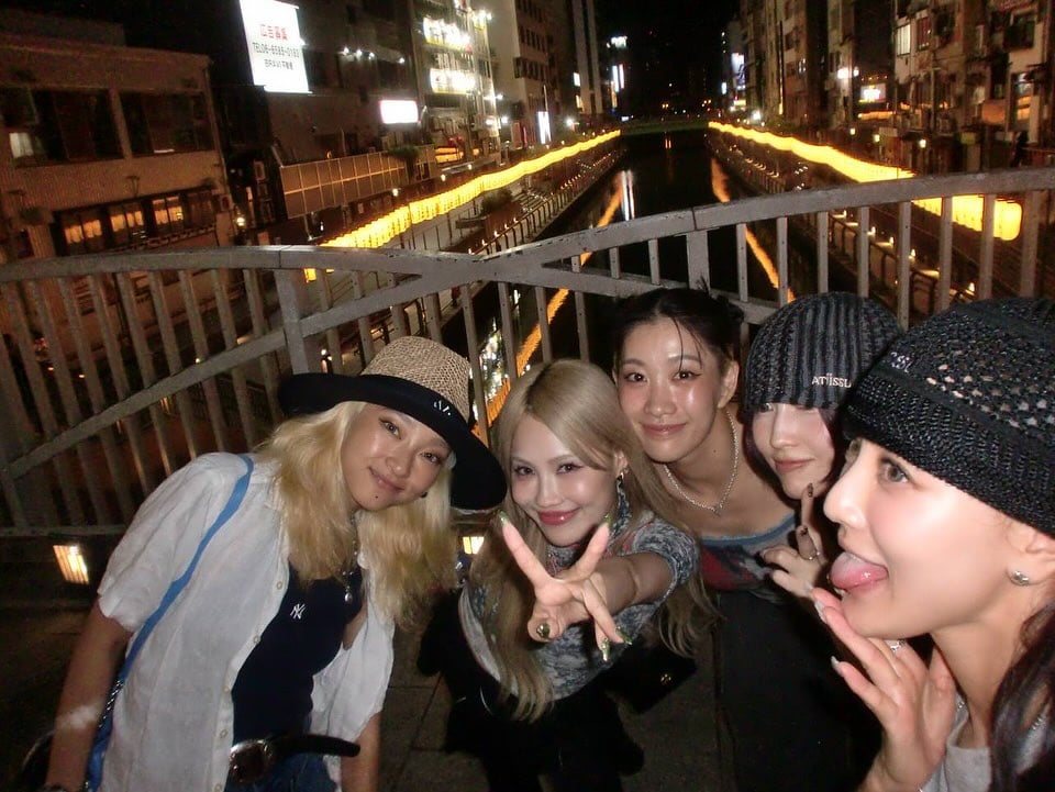 250806 Momo و Jihyo مع Hana و Ibuki Imata و Kyoka