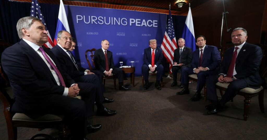 هجوم أوكراني بمسيرات يشعل حريقين عند محطة نووية وميناء في روسيا