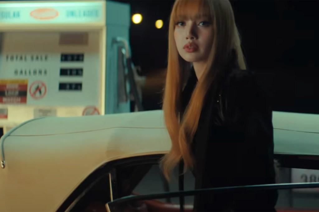 250814 Billboard: Lisa تنعي فقدان الحب المثالي في فيديو "Dream" السينمائي