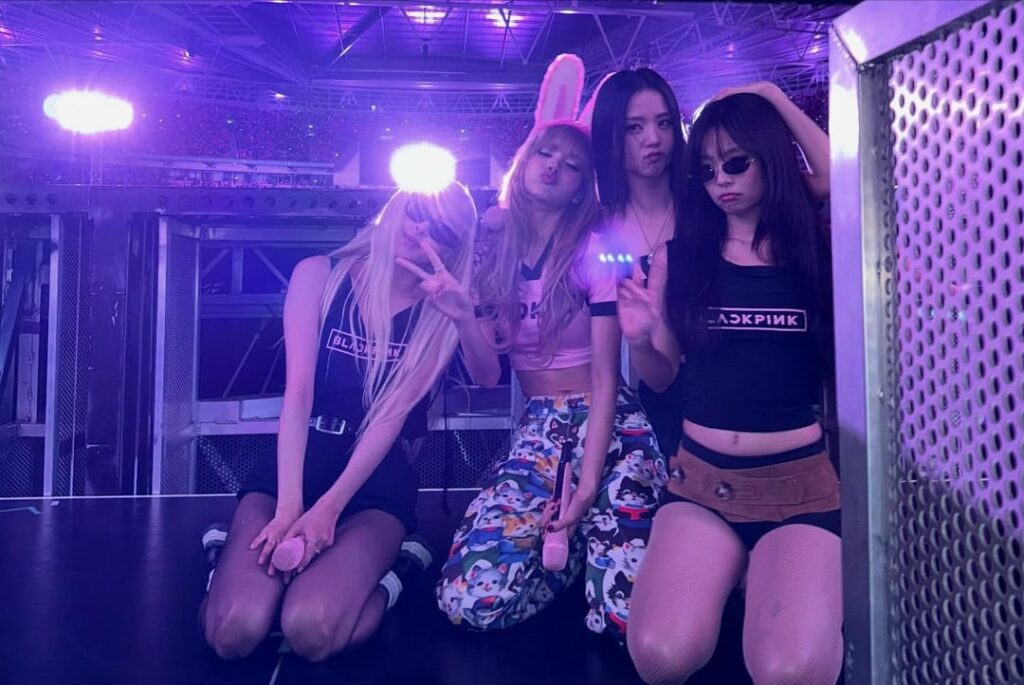 250821 تحديث جيني IG مع الورود