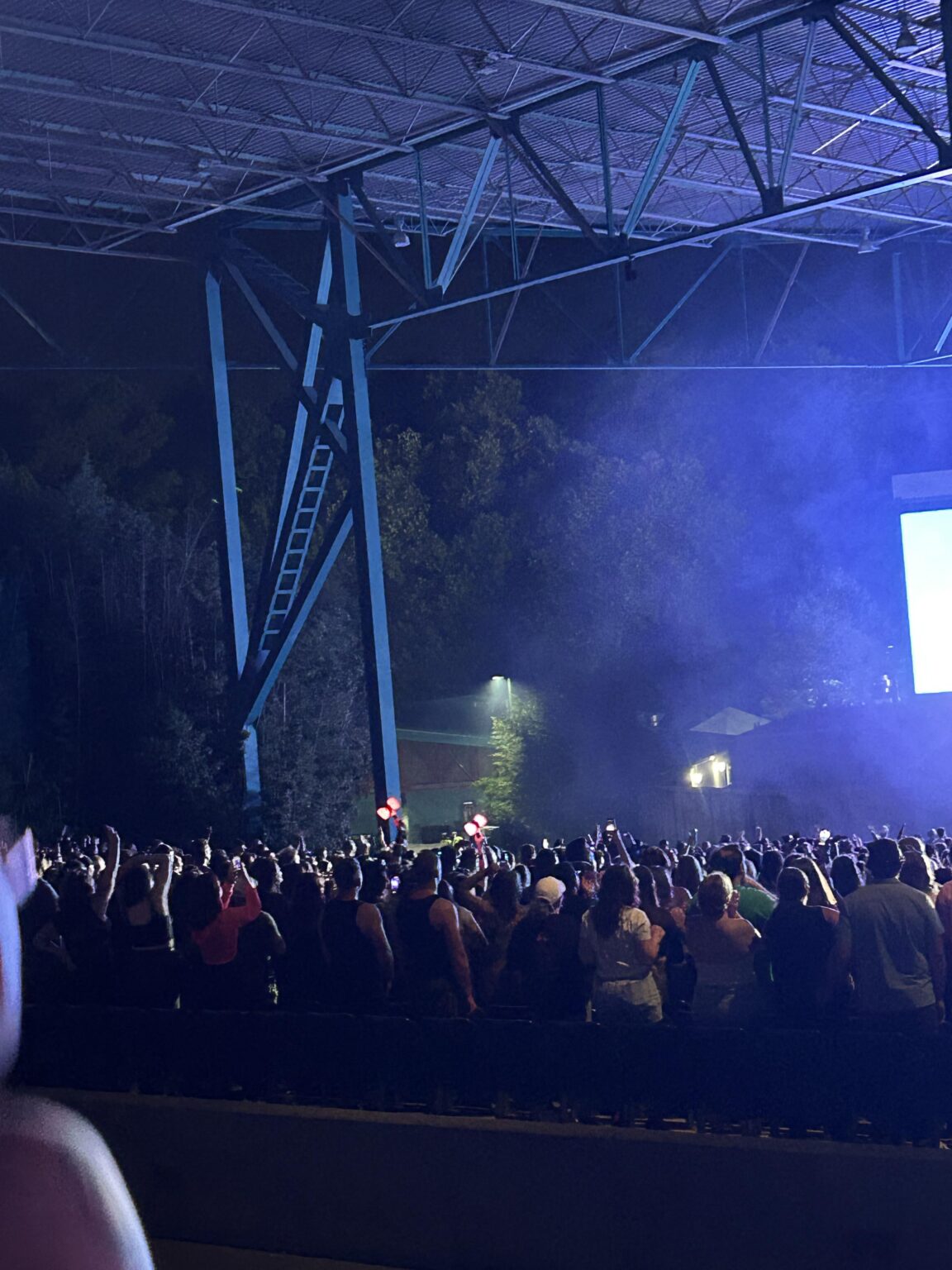 250802 رصدت بعض زملائهم الوميض في حفل كيشا (شاطئ VA)