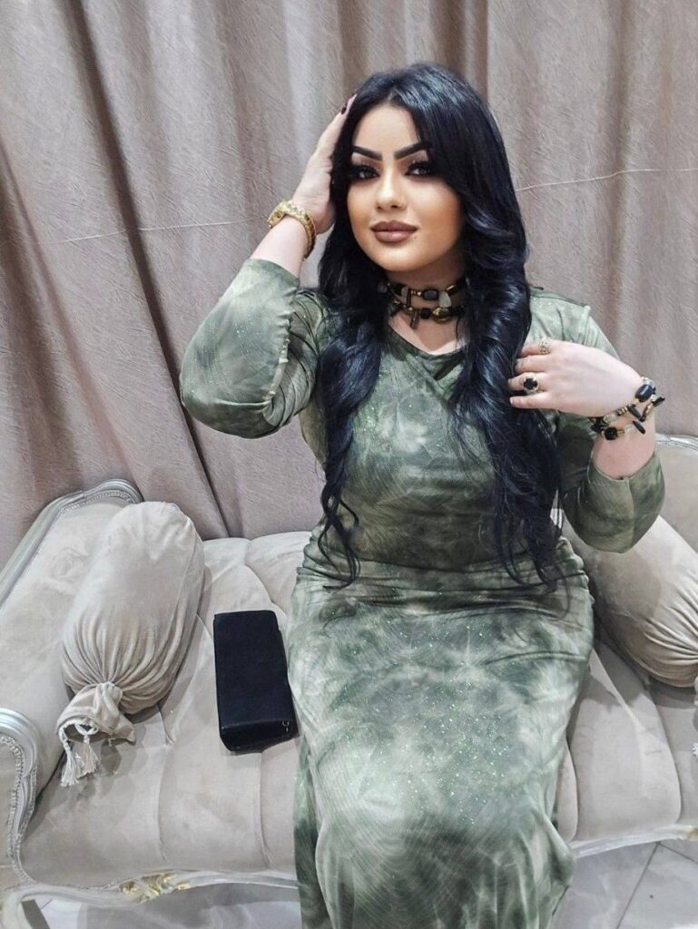 شاهد بالفيديو.. حسناء الفن السوداني أفراح عصام تفتخر بسودانيتها بإطلالة مبهرة (كلنا سودانين حتي لو كنا مجنسين)