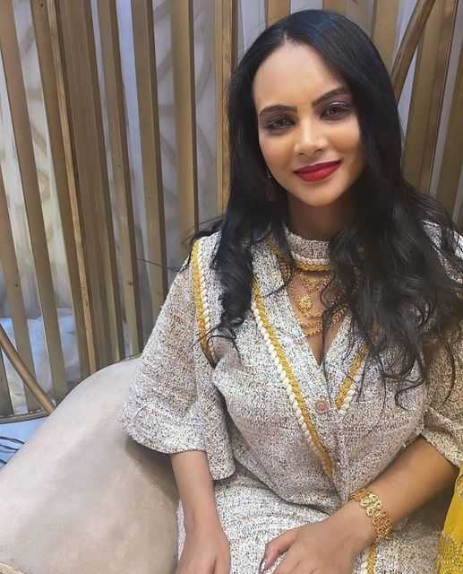 شاهد بالفيديو.. دلعته باسم "عصومي".. زوجة الحرس الشخصي لقائد الدعم السريع تثير الجدل بمقطع مع شاب مصري بالسعودية