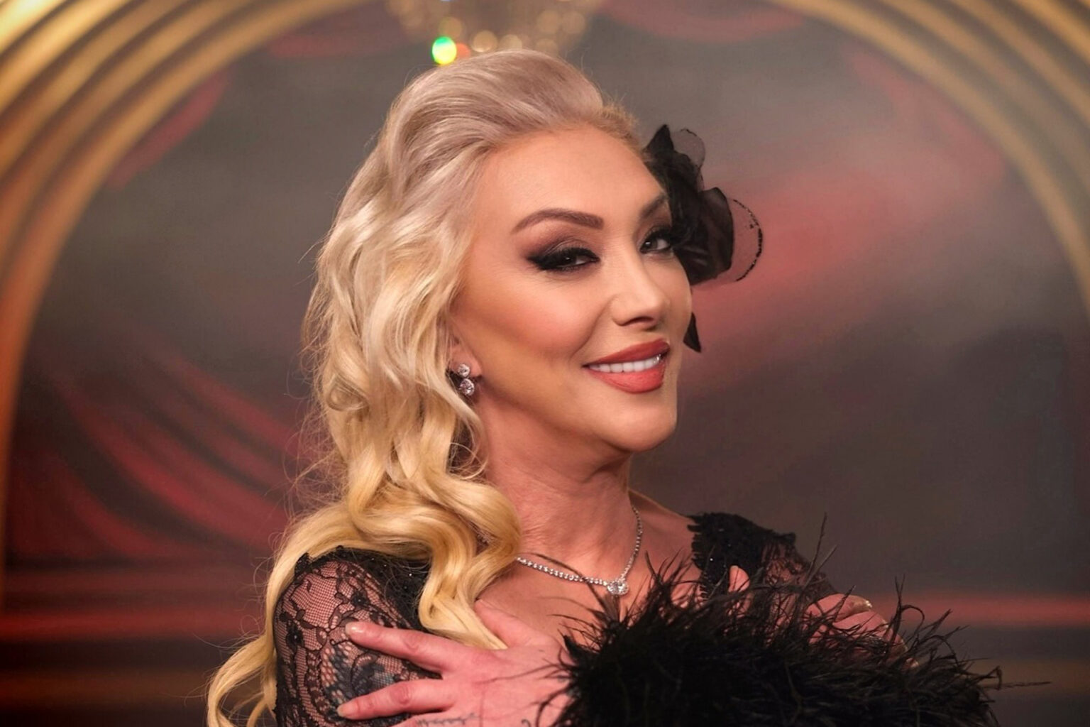 وفاة الفنانة التركية غُللو بعد سقوطها من شرفة منزلها | فن