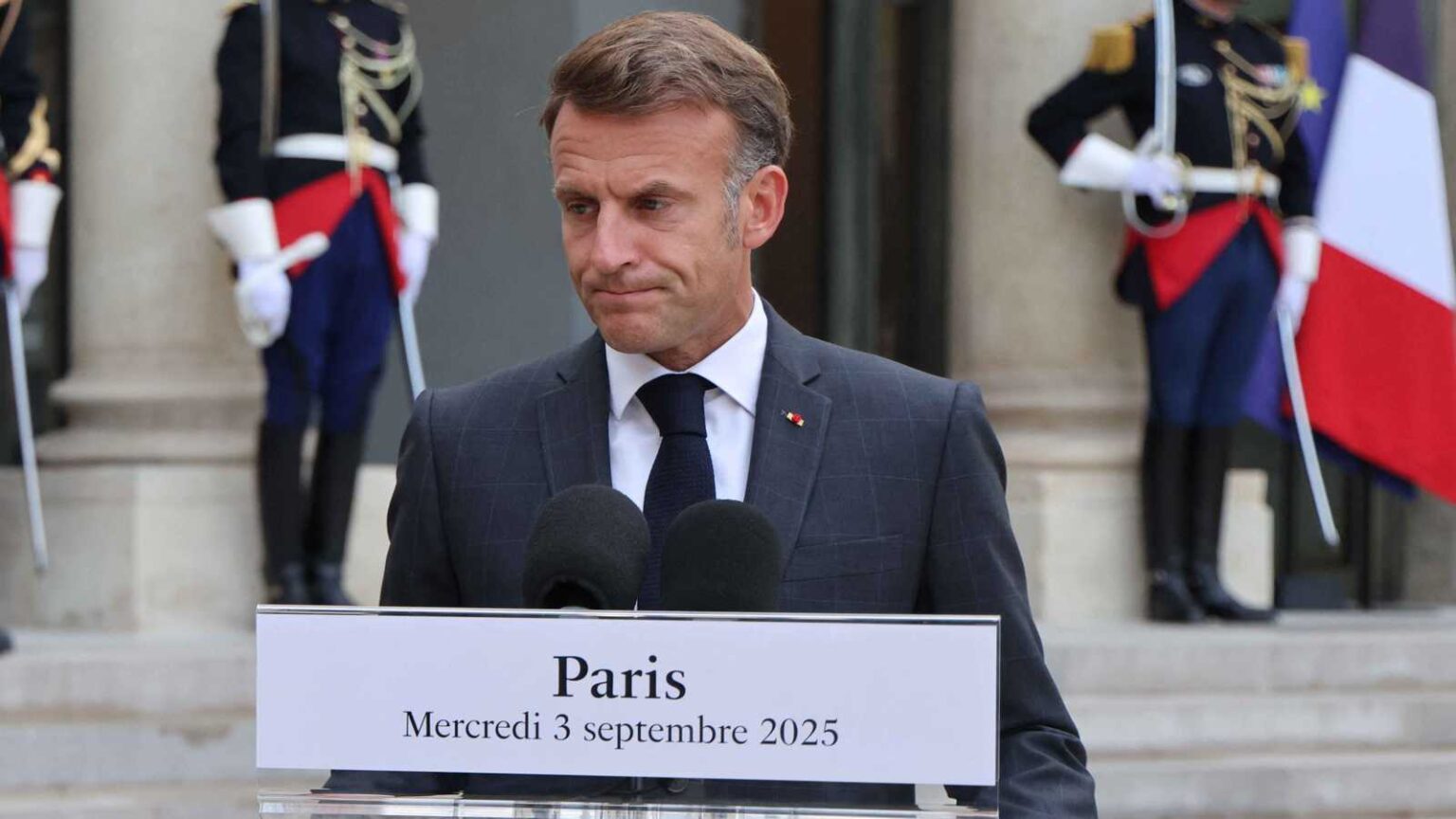 ماكرون و”الحزب الاشتراكي”.. اتصالات قد تحدد مستقبل الحكومة الفرنسية روسيا تبدأ بناء أول محطة نووية في كازاخستان