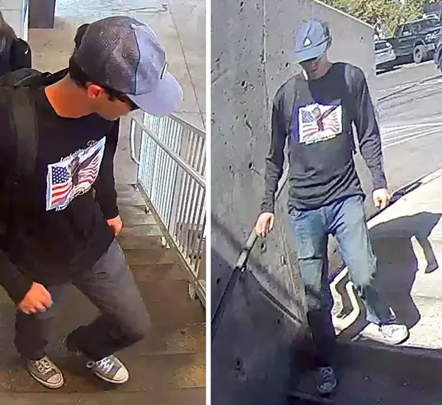 صورة وزعها مكتب التحقيقات الفيدرالي في 12 سبتمبر/أيلول 2025 تُظهر شخصاً مطلوباً على خلفية إطلاق النار الذي أدى إلى مقتل تشارلي كيرك في جامعة يوتا فالي يوم 10 سبتمبر/أيلول — وتبين لاحقاً أنه تايلر روبنسون البالغ من العمر 22 عاماً. كان يرتدي بنطال جينز وقميصاً أسود بأكمام طويلة عليه علم الولايات المتحدة، وقبعة سوداء، وحذاء رياضي رمادي.