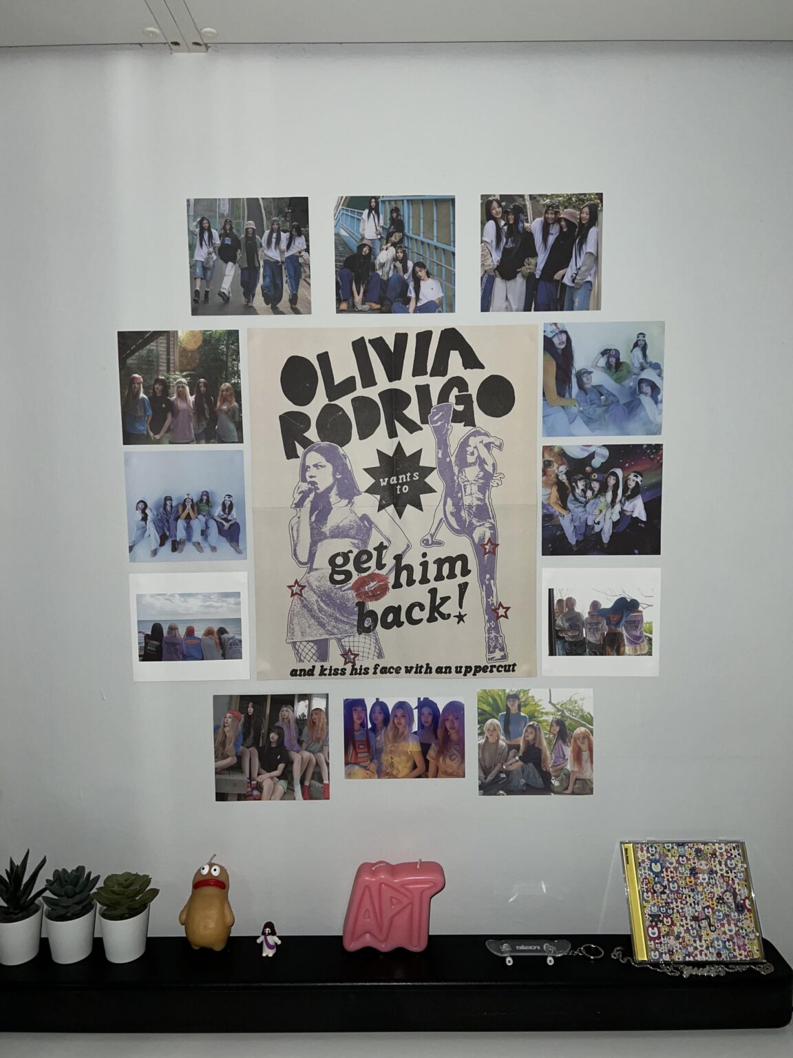 قررت تزيين الجدار الخاص بي مع صور نيجينز!