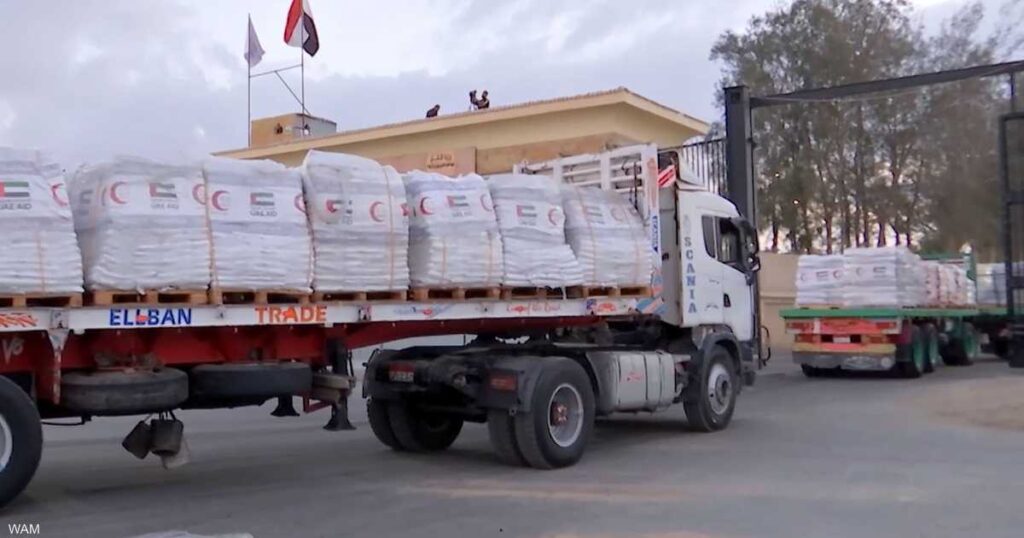دخول أكثر من 10 آلاف طن من المساعدات الإماراتية إلى غزة دخول أكثر من 10 آلاف طن من المساعدات الإماراتية إلى غزة