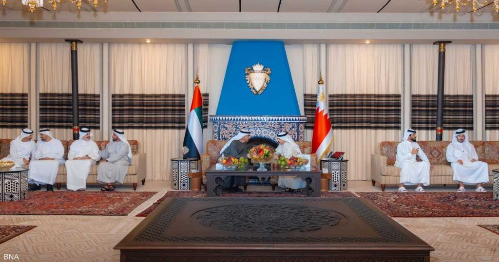 ملك البحرين ورئيس دولة الإمارات يؤكدان تضامنهما مع قطر