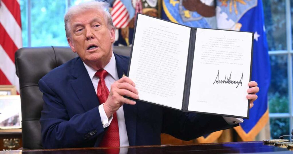 اتفاق بـ14 مليار دولار.. ترامب يحسم صفقة تيك توك بأمر تنفيذي اتفاق بـ14 مليار دولار.. ترامب يحسم صفقة تيك توك بأمر تنفيذي