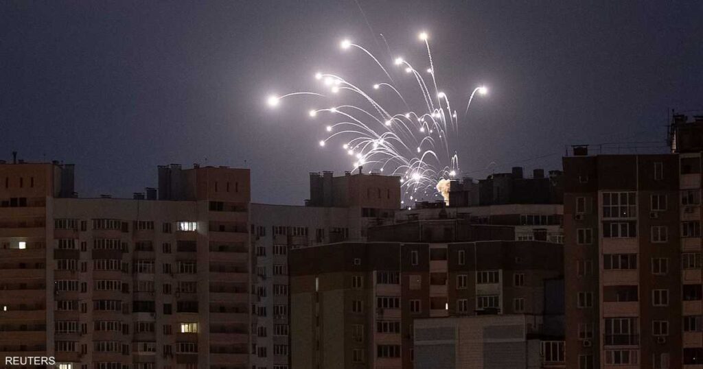 هجوم استمر 12 ساعة.. 500 مسيرة و40 صاروخا روسيا على أوكرانيا