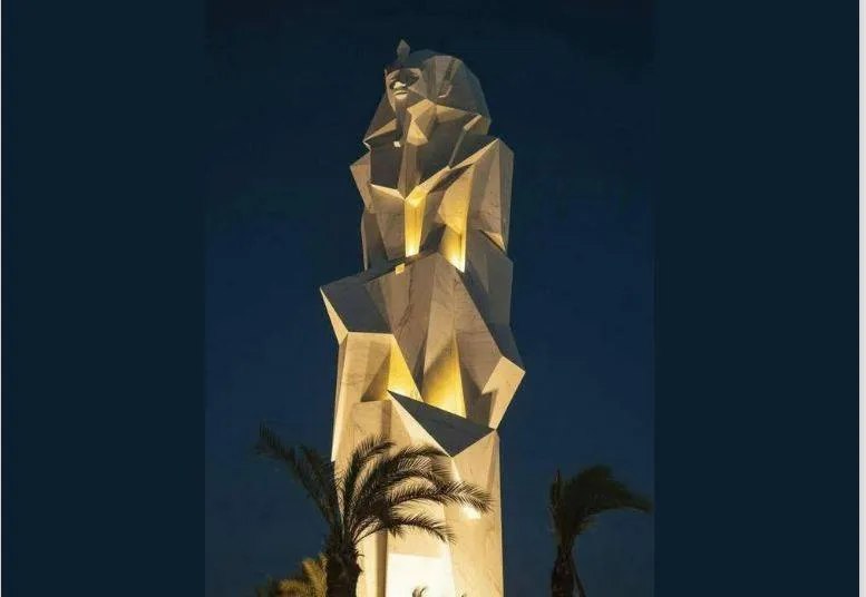 تمثال في مدخل طريق الإسكندرية الصحراوي يثير جدلاً في مصر