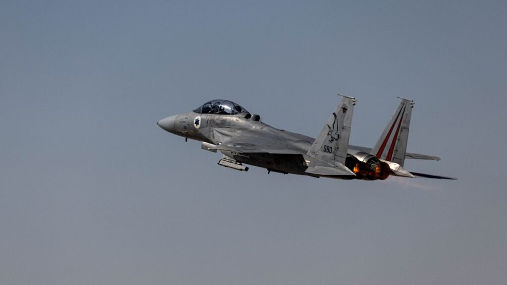 غارة إسرائيلية جنوب بيروت تستهدف سيارة.. وسلام يتمسك بخطة الجيش تجاه السلاح غارة إسرائيلية جنوب بيروت تستهدف سيارة.. وسلام يتمسك بخطة الجيش تجاه السلاح