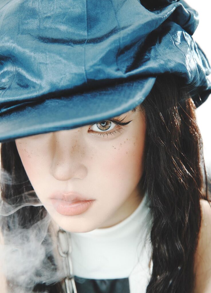 250911 Yuqi 1st Single [Motivation] صورة مفهوم "مو" رقم 1