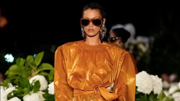 بعد رحلة علاج طويلة مع مرض “لايم”.. عودة بيلا حديد لأسبوع باريس للموضة بعد رحلة علاج طويلة مع مرض "لايم".. عودة بيلا حديد لأسبوع باريس للموضة