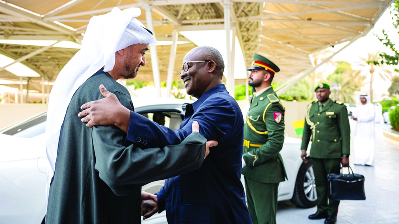 رئيس الدولة ورئيس غينيا بيساو يبحثان علاقات التعاون بين البلدين رئيس الدولة خلال استقباله رئيس جمهورية غينيا بيساو. من المصدر