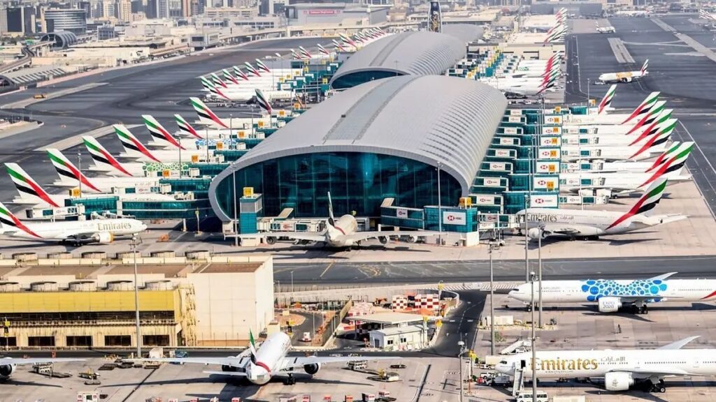 مطارات الإمارات تتجاوز حاجز المليار مسافر خلال 10 سنوات