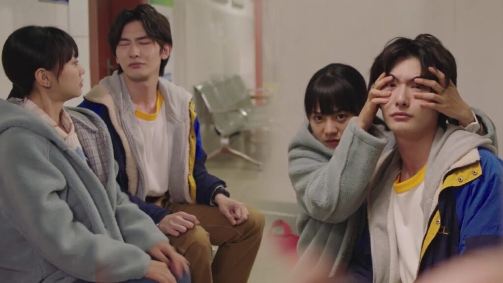 يريد ان يصبح طبيب لكنه يخاف من الدم , فتساعده لكي يتجاوز هذا الخوف ❤️ ( نهر يجري خلاله )