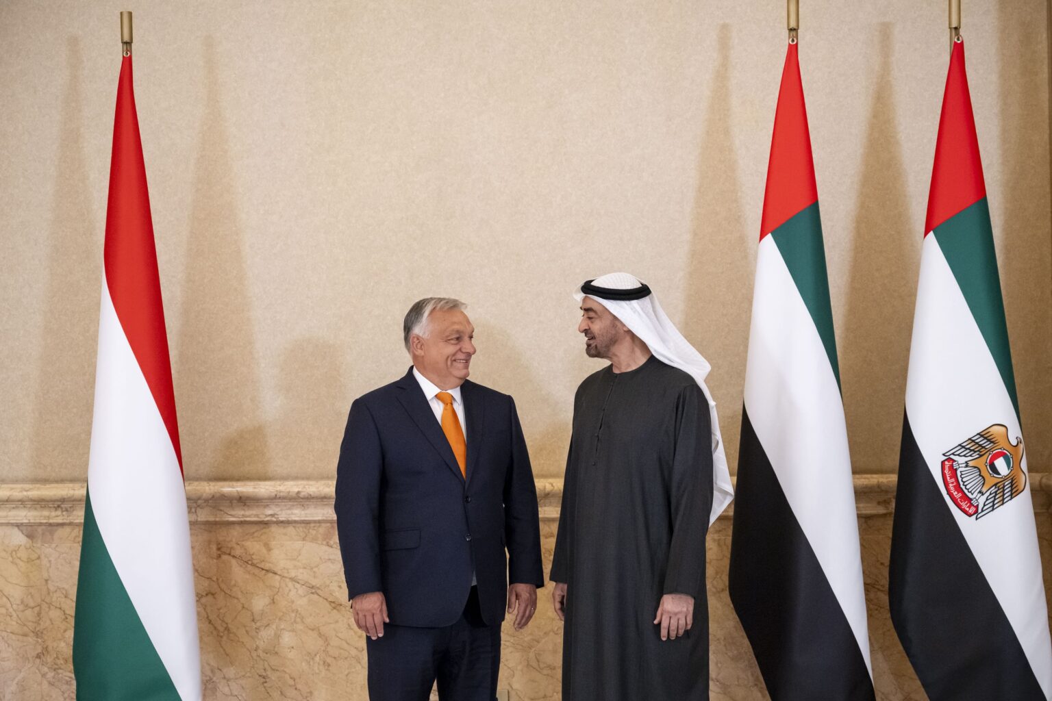 رئيس الدولة ورئيس وزراء المجر يبحثان علاقات البلدين