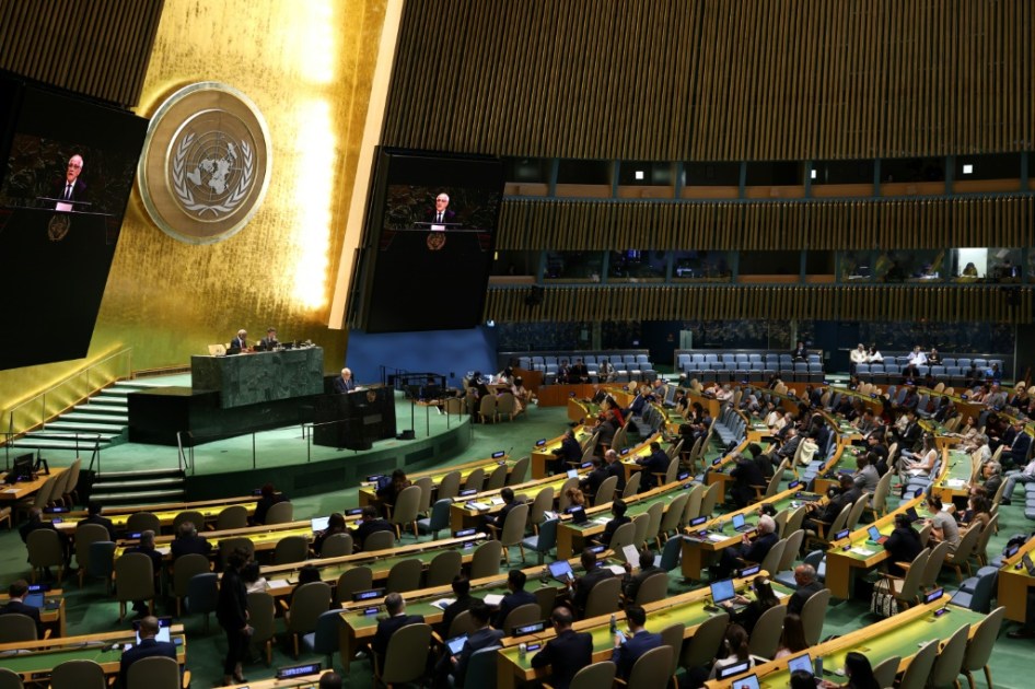 الجمعية العامة للأمم المتحدة تدعم قيام دولة فلسطينية وتطالب حماس بتسليم سلاحها