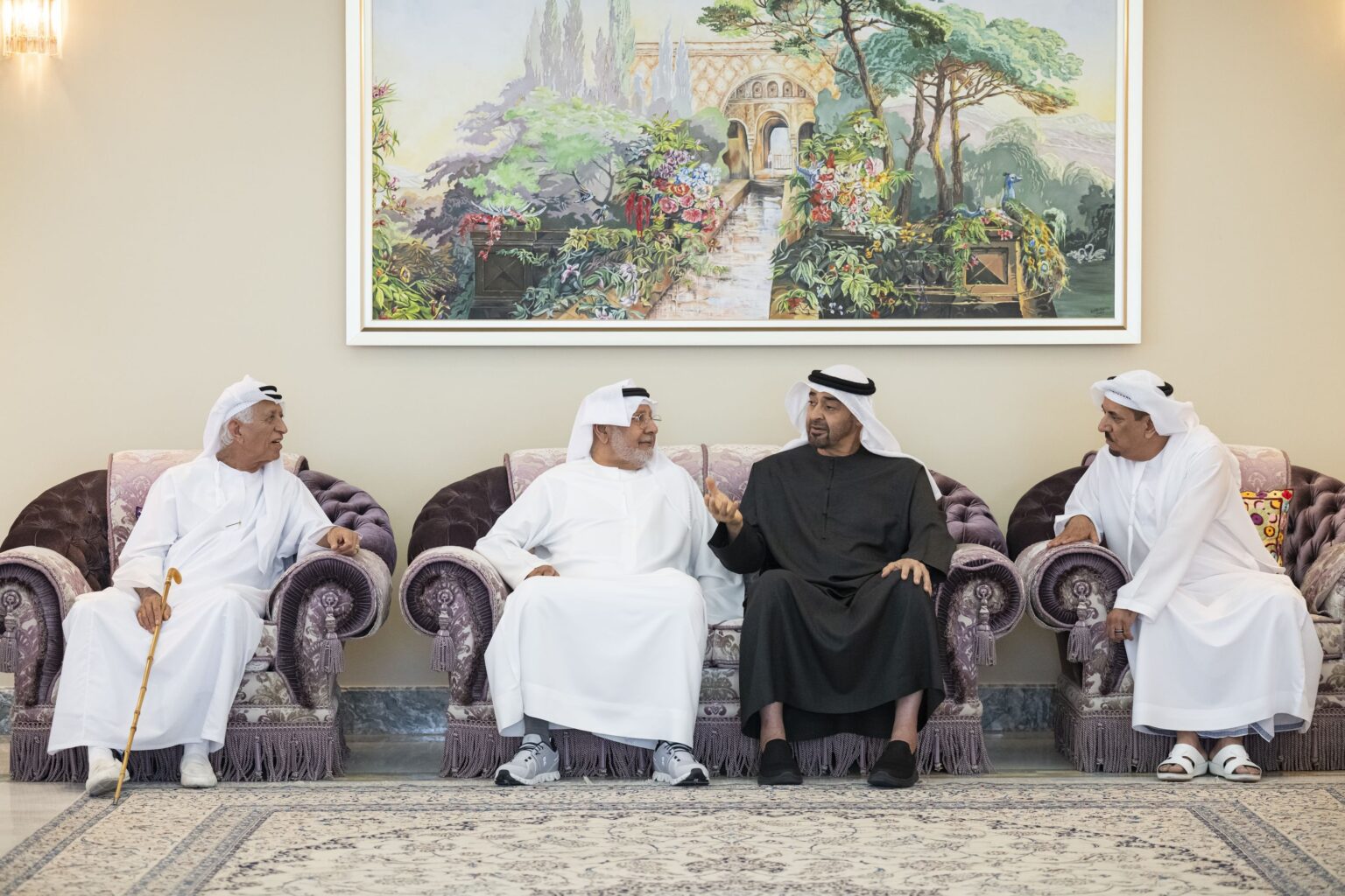 رئيس الدولة يقدم واجب العزاء في وفاة حسين خانصاحب