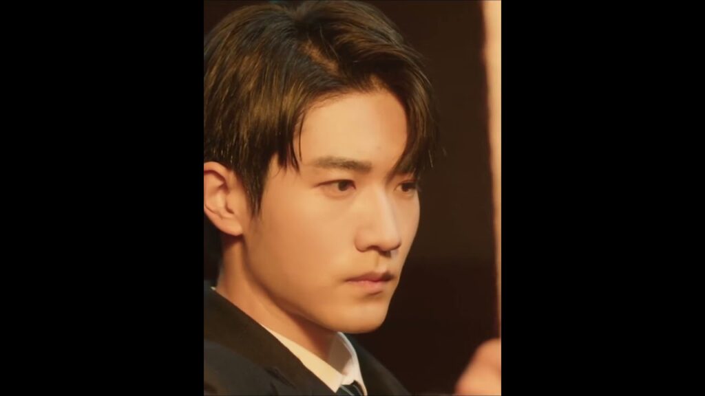 اخلعي ملابسك 💔 #بين_الحب_و_الصقيع #BetweenLoveandFrost #wangjunhao #hanleyao #youku #shorts