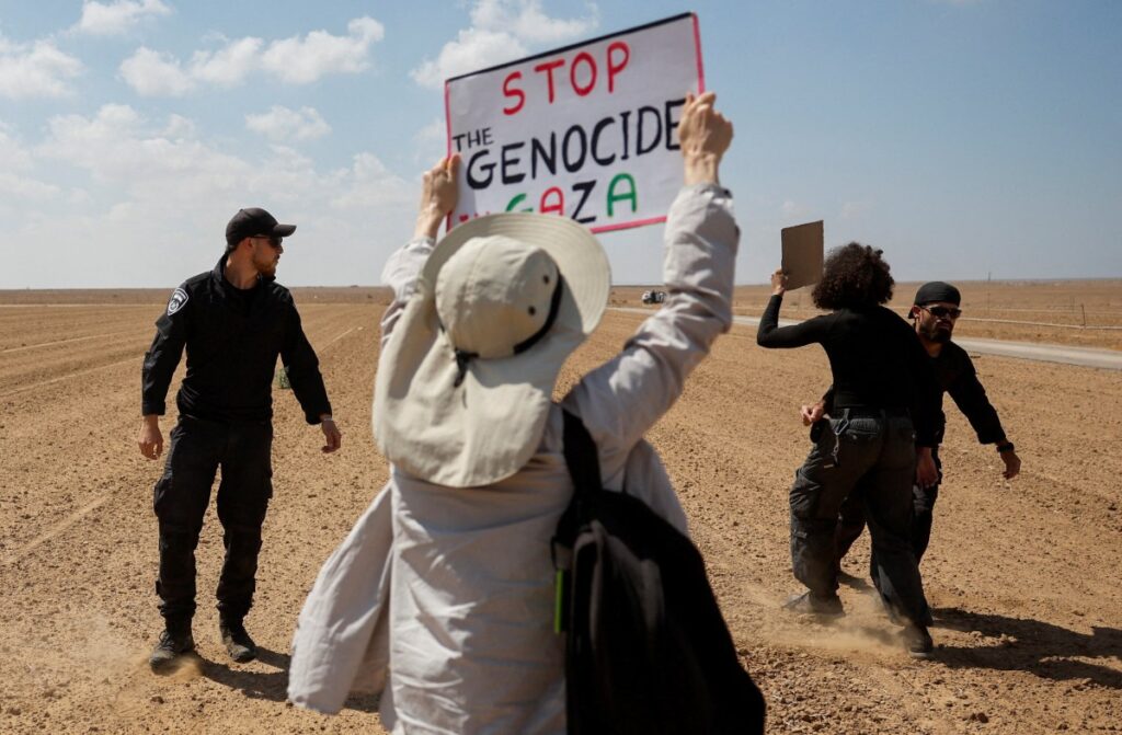 إسرائيل تواصل هجومها على غزة و"الرعب" يتملك نازحين فلسطينيين