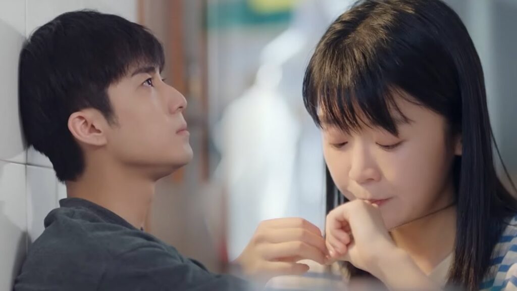 ظل يتجاهل فتاته رغم اكتشافه الحقيقة ومع ذلك يرسل لها طعامها المفضل عندما عرف حالتها💕من معادلة الحب