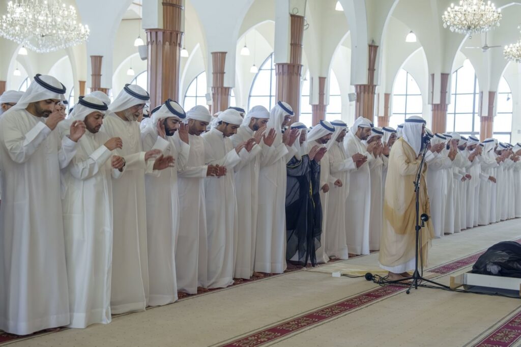 حاكم الشارقة يؤدي صلاة الجنازة على جثمان سلطان بن خالد بن محمد القاسمي حاكم الشارقة يؤدي صلاة الجنازة على جثمان سلطان بن خالد بن محمد القاسمي