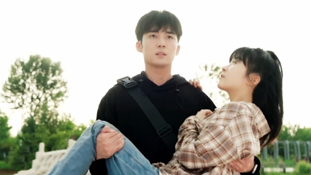 تصاب بطلتنا أثناء إنقاذ فتاة غارقة فيحملها فتى المدرسة الوسيم كأميرة أمام الجميع!❤️من “معادلة الحب” تصاب بطلتنا أثناء إنقاذ فتاة غارقة فيحملها فتى المدرسة الوسيم كأميرة أمام الجميع!❤️من "معادلة الحب"