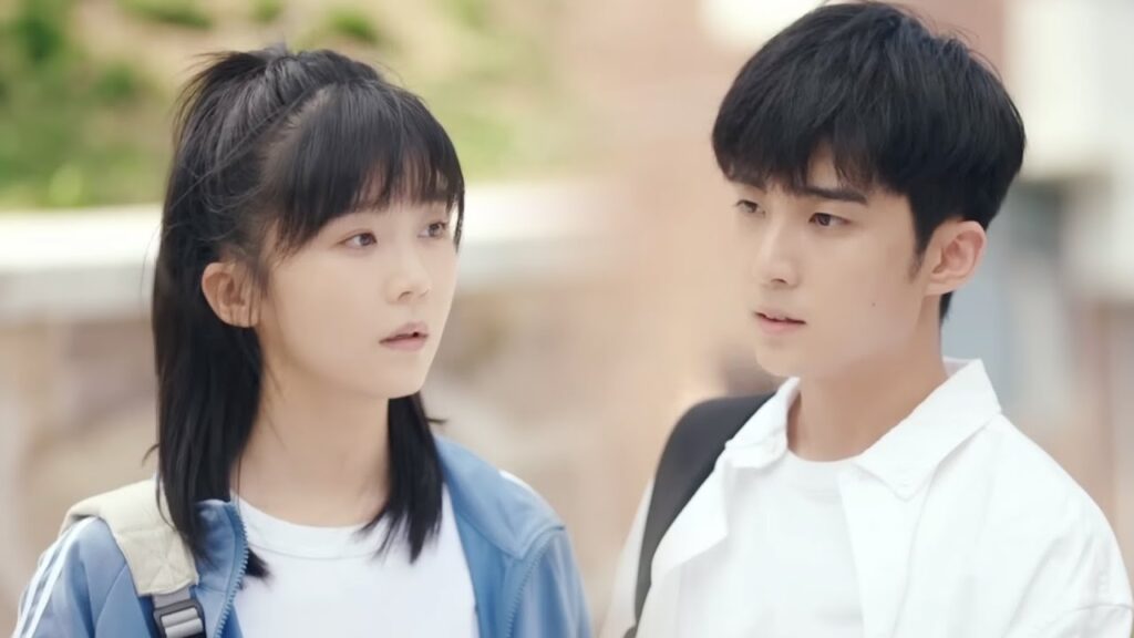 "ابتعد عني!" يستاء الفتى الوسيم عندما تضع فتاته حدود بينهما وتتجنب رؤيته فجأة💔😔مشهد من معادلة الحب