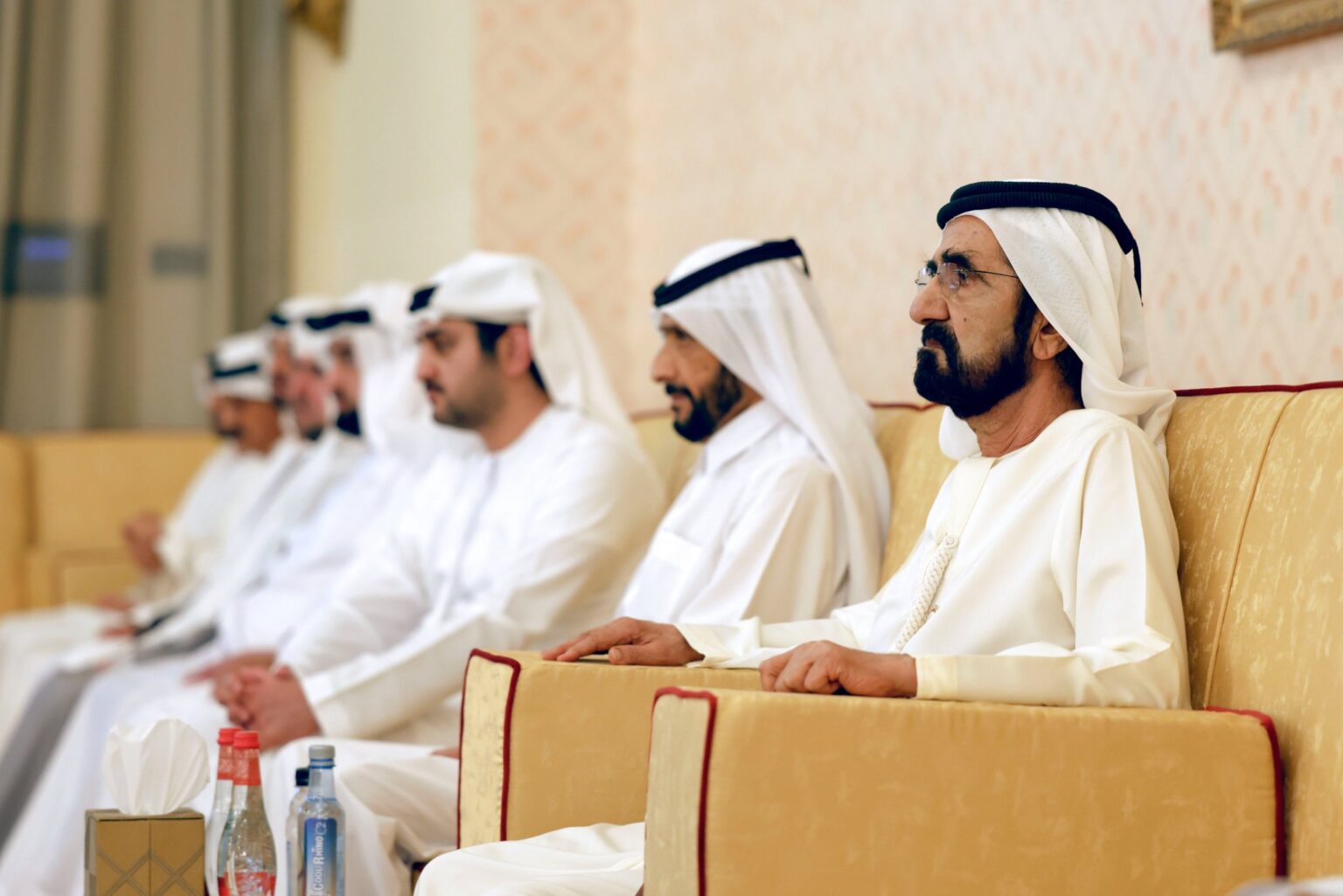 محمد بن راشد يلتقي جمعاً من أعيان البلاد والتجّار ورجال الأعمال والمستثمرين والقيادات التنفيذية وكبار المسؤولين بدبي