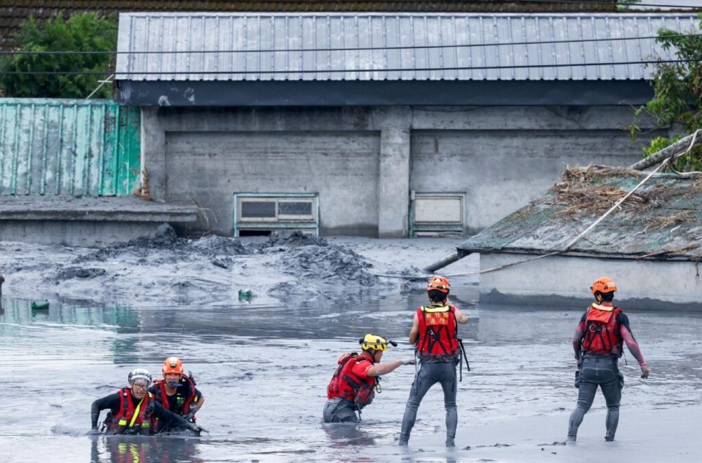 البابا يعبر عن قربه من ضحايا الإعصار في آسيا البابا يعبر عن قربه من ضحايا الإعصار في آسيا