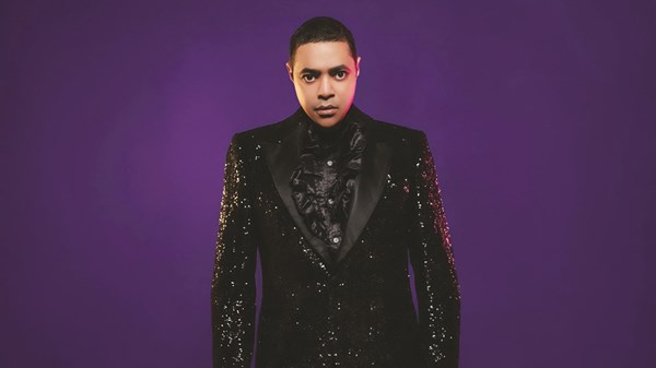 نبيل يونس: فساتيني تحاكي المرأة الراقية