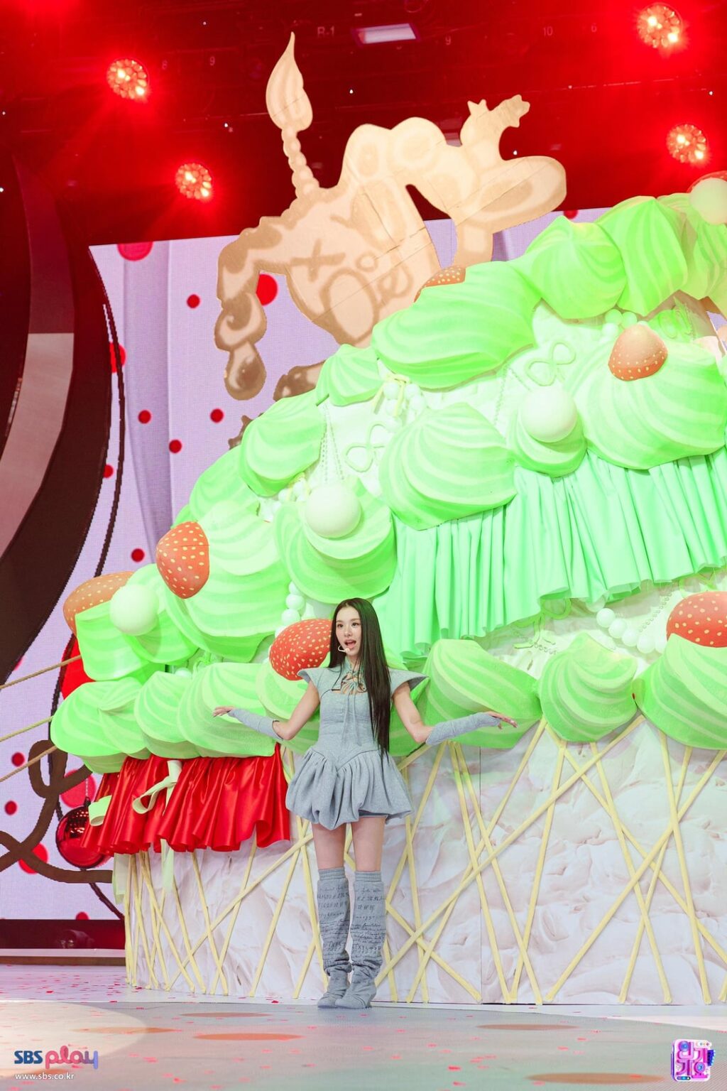 250915 SBS inkigayo update - SBS inkigayo صورة في الموقع [Solo Debut]  Chaeyoung - Shoot (Firecracker)