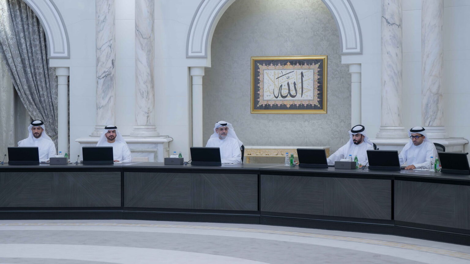 التنفيذي يطلع على تقرير استراتيجية هيئة الشارقة للتعليم الخاص التنفيذي يطلع على تقرير استراتيجية هيئة الشارقة للتعليم الخاص