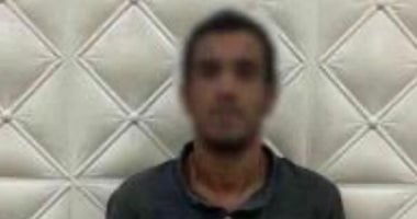 فيديو مثير بالسيدة زينب.. “سايس” يقفز على سيارة لإجبار قائدها على التوقف فيديو مثير بالسيدة زينب.. "سايس" يقفز على سيارة لإجبار قائدها على التوقف