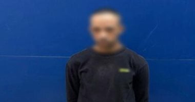 فيديو صادم فى بنى سويف.. رجل يعتدى على سيدة مسنة بصندوق بلاستيك فيديو صادم فى بنى سويف.. رجل يعتدى على سيدة مسنة بصندوق بلاستيك