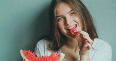 5 أبراج تعشق تناول الفاكهة والحلوى.. مش بيفكروا فى وزنهم