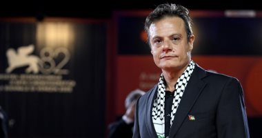 شارات فلسطين فى القلب والشال الفلسطينى بمهرجان فينيسيا من جديد