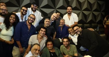 الكينج محمد منير يشاهد فيلم ضي مع أبطاله.. صور الكينج محمد منير يشاهد فيلم ضي مع أبطاله.. صور