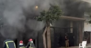 100 دراجة بخارية وسكوتر خسائر حريق معرض شارع الإذاعة بالإسكندرية.. فيديو