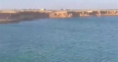 حكاية بحيرة البهنسا.. ظهرت فجأة فى قلب الرمال بصحراء المنيا