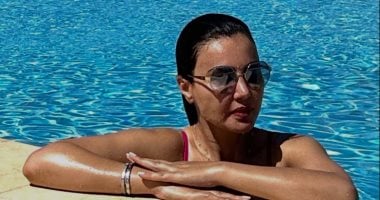 دينا فؤاد تتصدر محركات البحث والسبب صور فى حمام السباحة