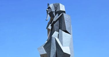 رئيس الوزراء يوجه بسرعة الانتهاء من تنفيذ أعمال الإنارة للتمثال الجديد