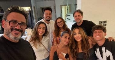 صورة جديدة.. أنغام برفقة نجلها وأكرم حسني وهشام ماجد ومصطفى غريب