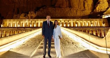 ملك إسبانيا والملكة ليتيزيا يلتقطان صورا تذكارية بمعبد حتشبسوت في الأقصر.. صور