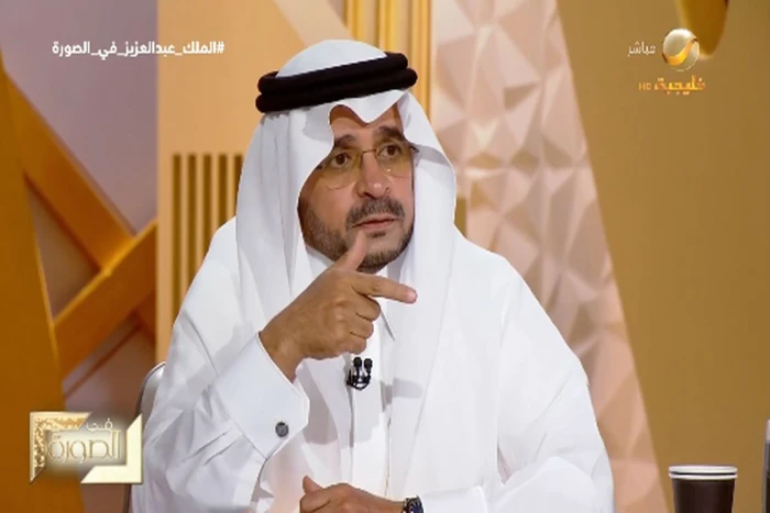 صحيفة المرصد - بالفيديو: باحث في التاريخ يروي كيف تعامل الملك عبدالعزيز مع محمد طاهر الدباغ الذي كان يكتب عنه: "ملك جاهل وشعب جاهل"؟